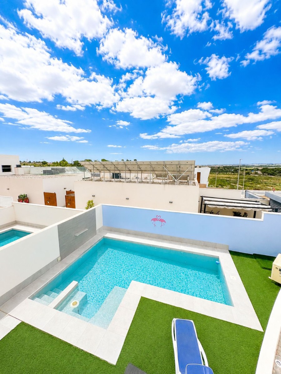 Villa for Sale in Benijofar, Alicante