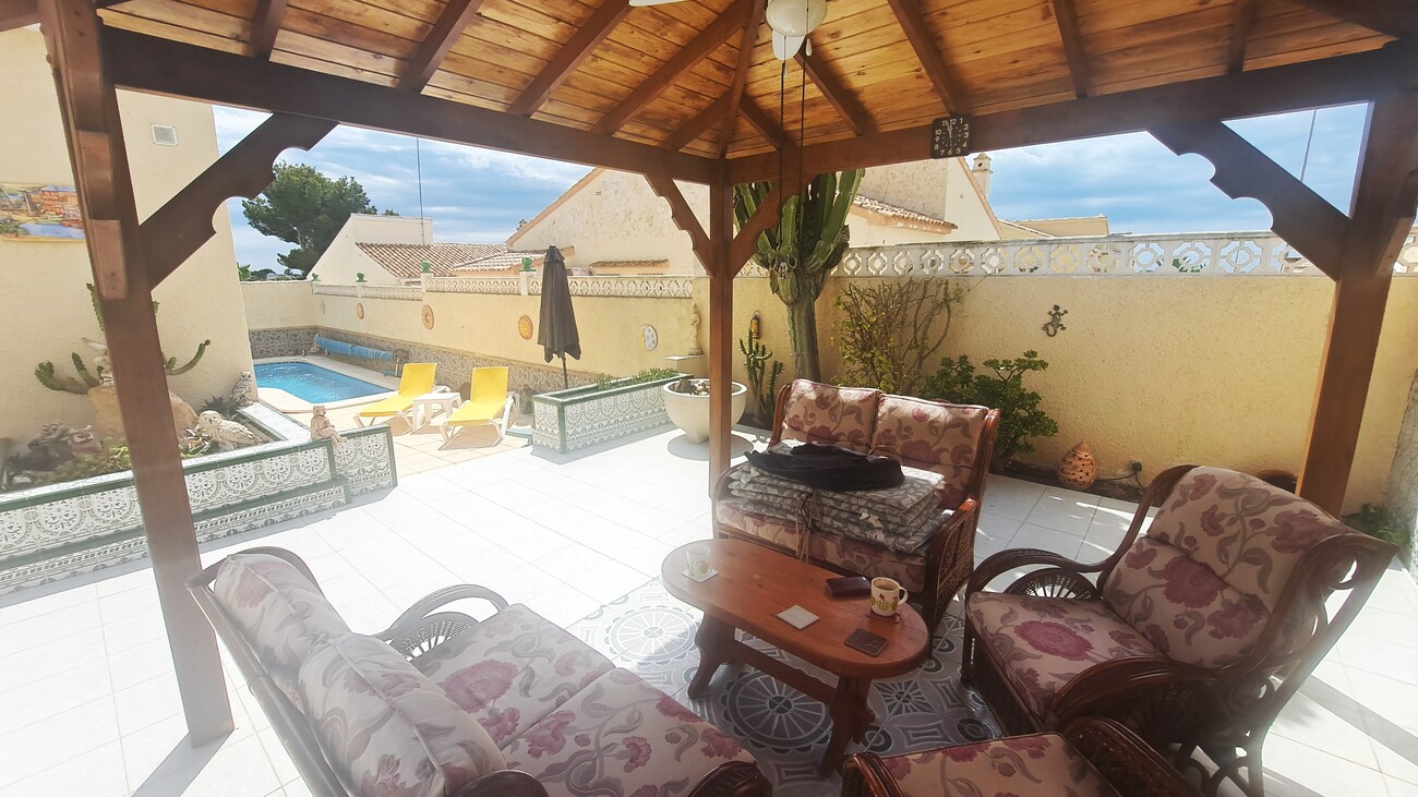 Villa for Sale in Villamartin, Alicante