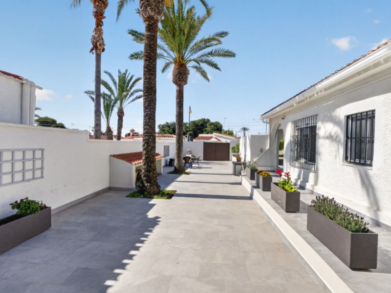 Villa for Sale in Torrevieja, Alicante