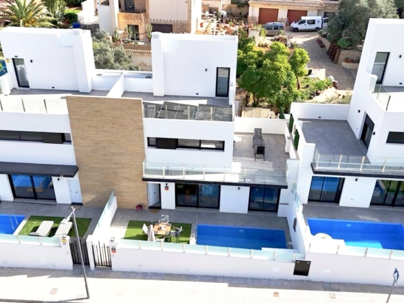 Villa for Sale in Villamartin, Alicante
