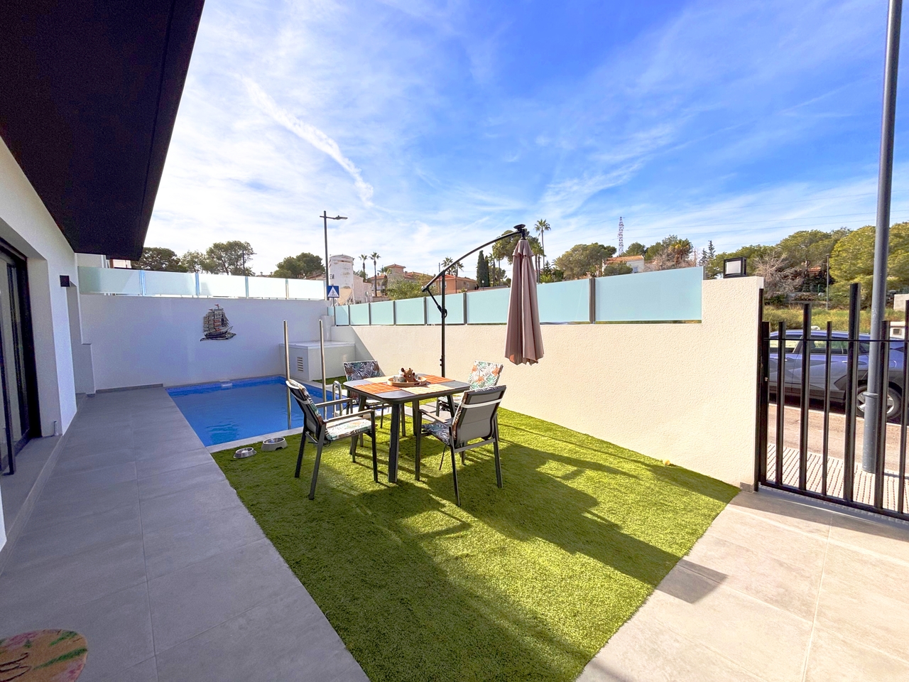 Villa for Sale in Villamartin, Alicante