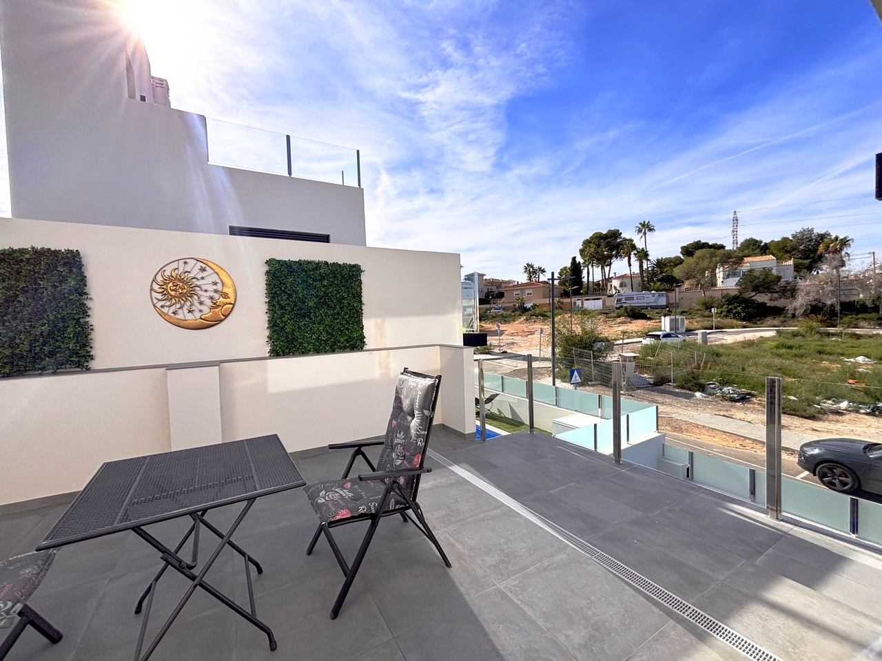 Villa for Sale in Villamartin, Alicante