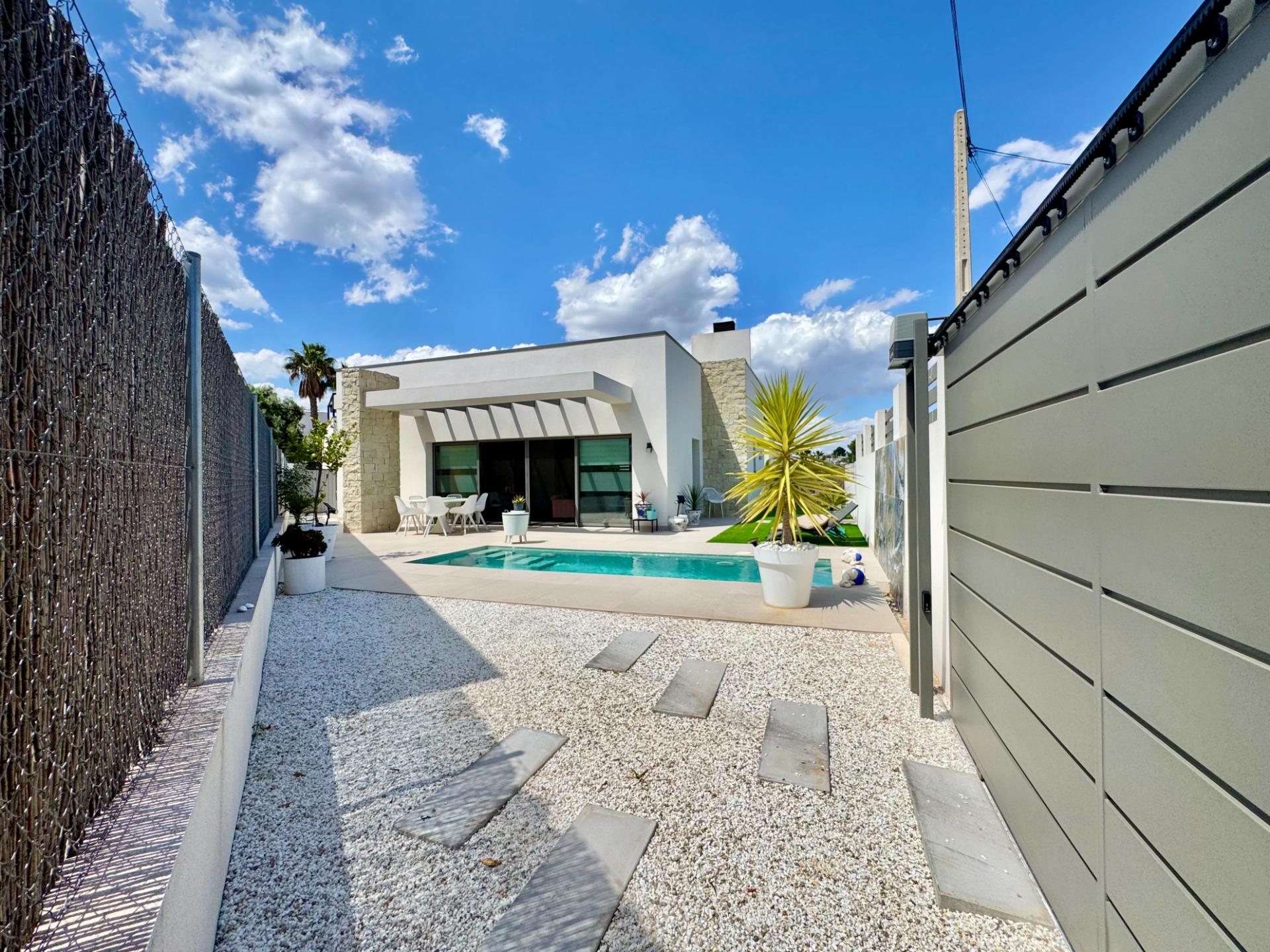 Villa for Sale in San Miguel de Salinas, Alicante
