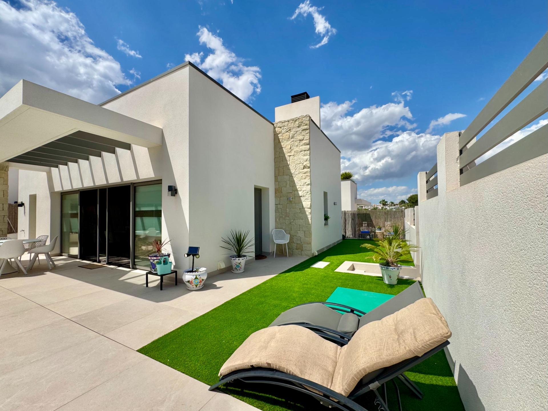 Villa for Sale in San Miguel de Salinas, Alicante