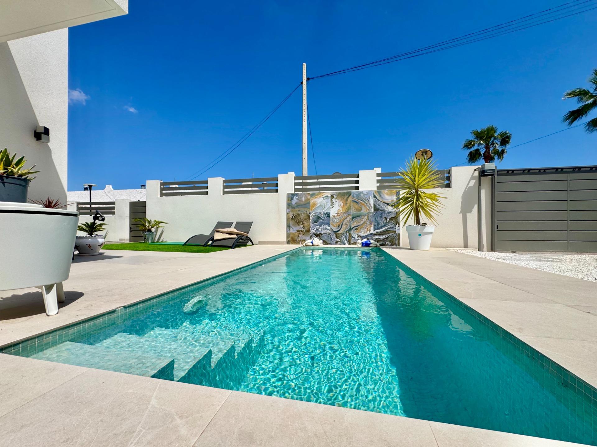 Villa for Sale in San Miguel de Salinas, Alicante