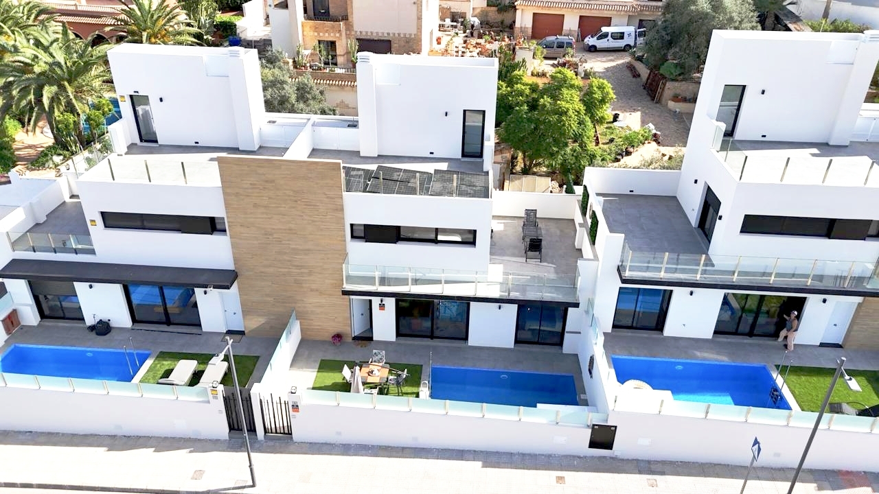 Villa for Sale in Villamartin, Alicante