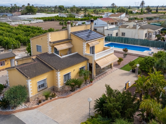 Villa for Sale in Elche, Alicante