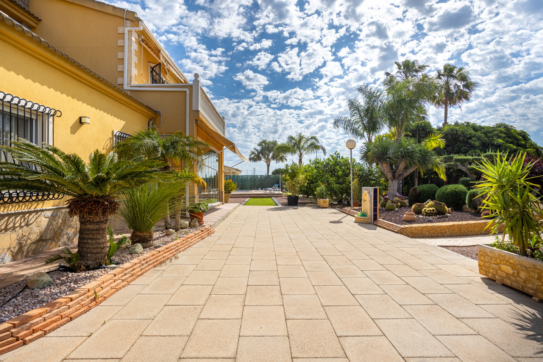 Villa for Sale in Elche, Alicante