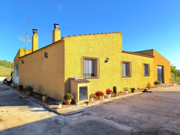 Country House for Sale in Yecla, Murcia
