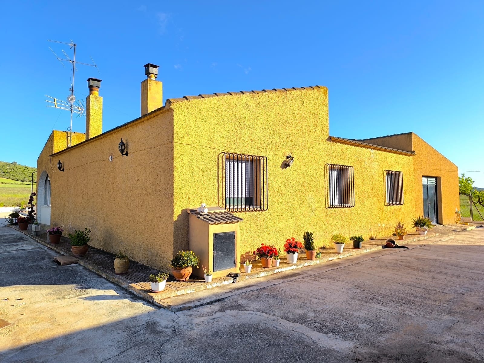 o_1jogkgd4k1trfad0178nuu31gq61i Country House for Sale in Yecla, Murcia