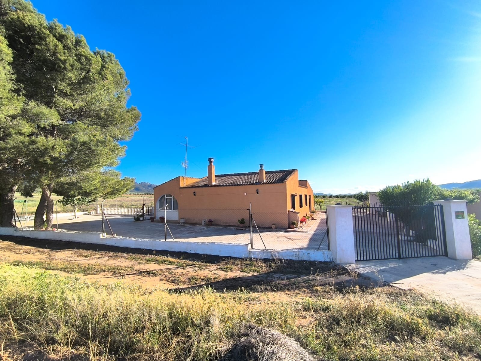 Country House for Sale in Yecla, Murcia