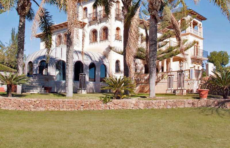 Villa for Sale in Villamartin, Alicante