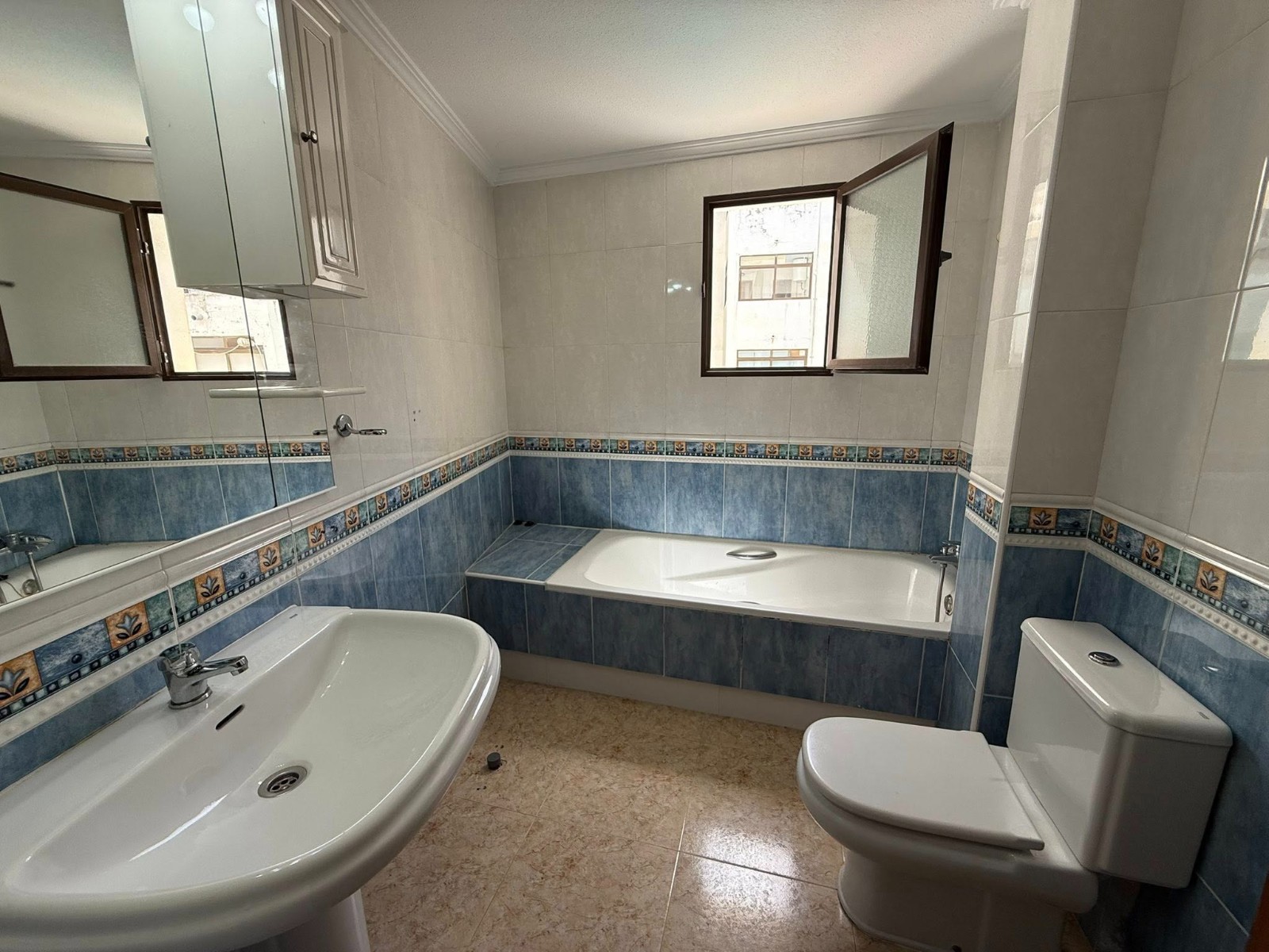 Apartment for Sale in San Miguel de Salinas, Alicante