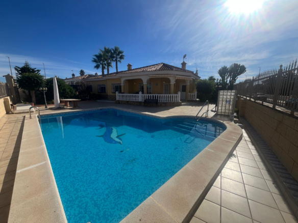 Villa for Sale in Gea Y Truyols, Murcia