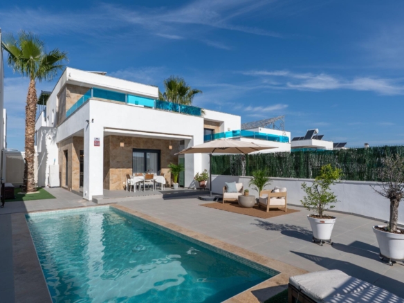 Villa for Sale in Bigastro, Alicante