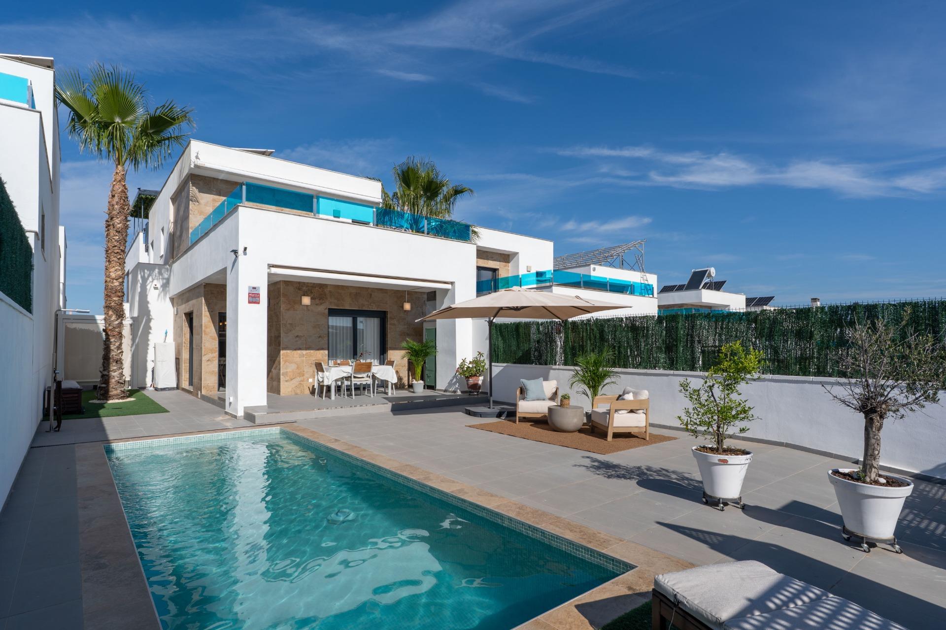24-1 Villa for Sale in Bigastro, Alicante
