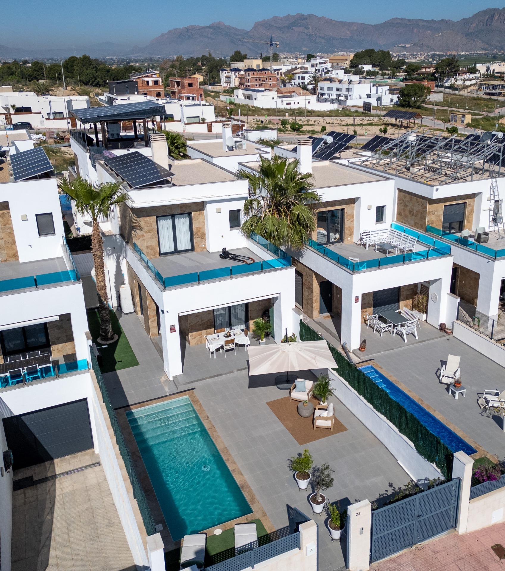 Villa for Sale in Bigastro, Alicante
