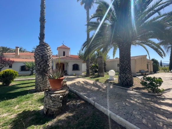 Country House for Sale in Elda, Alicante