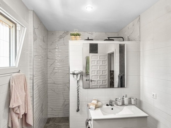 584