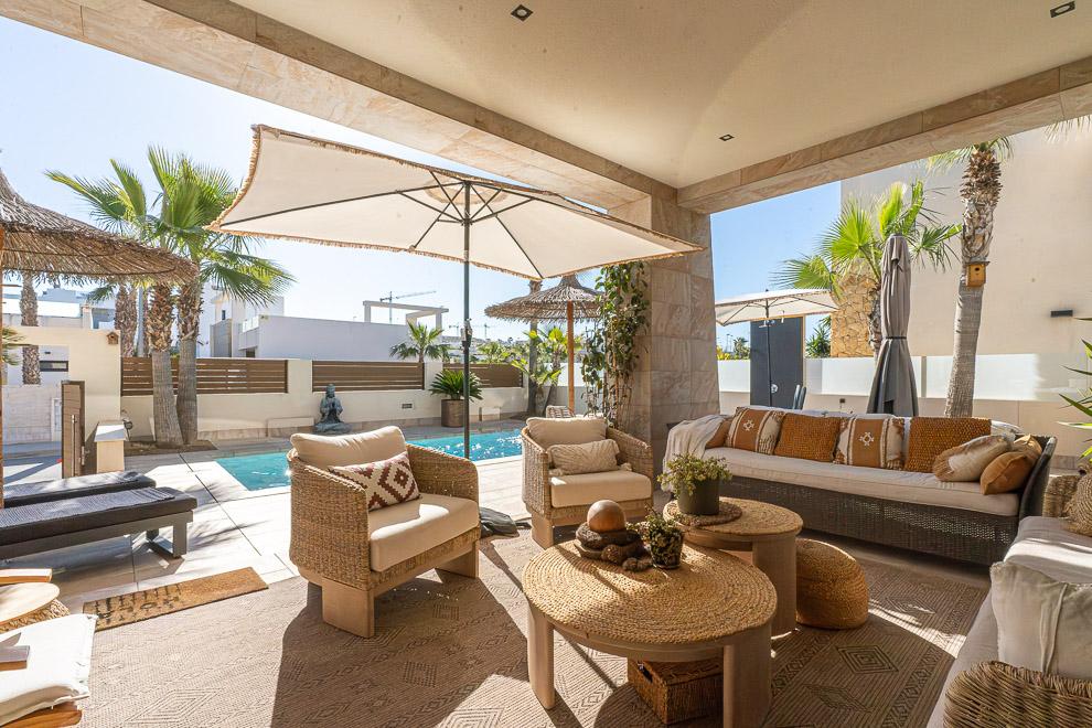 Villa for Sale in Benijofar, Alicante