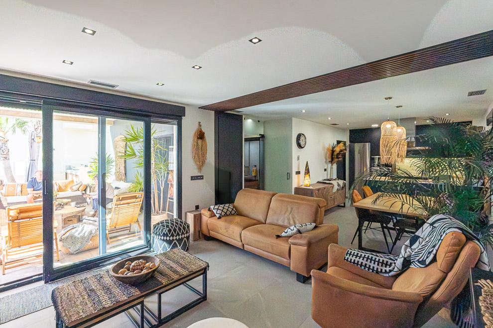 Villa for Sale in Benijofar, Alicante