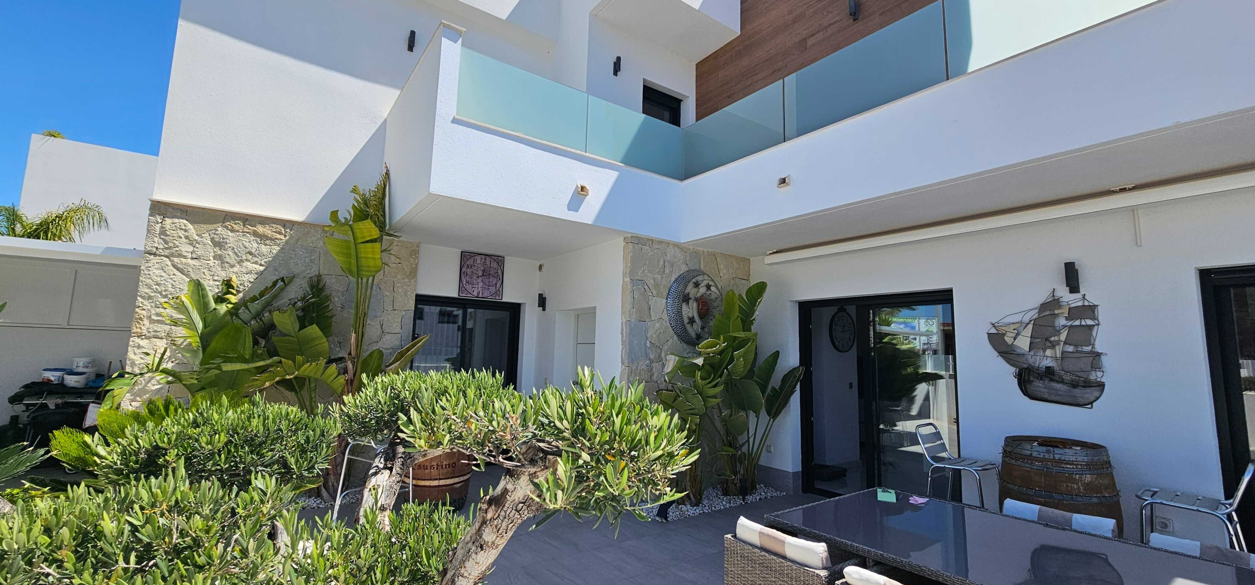 Luxury Corner Villa with Private Pool and Panoramic Solarium in Los Montesinos