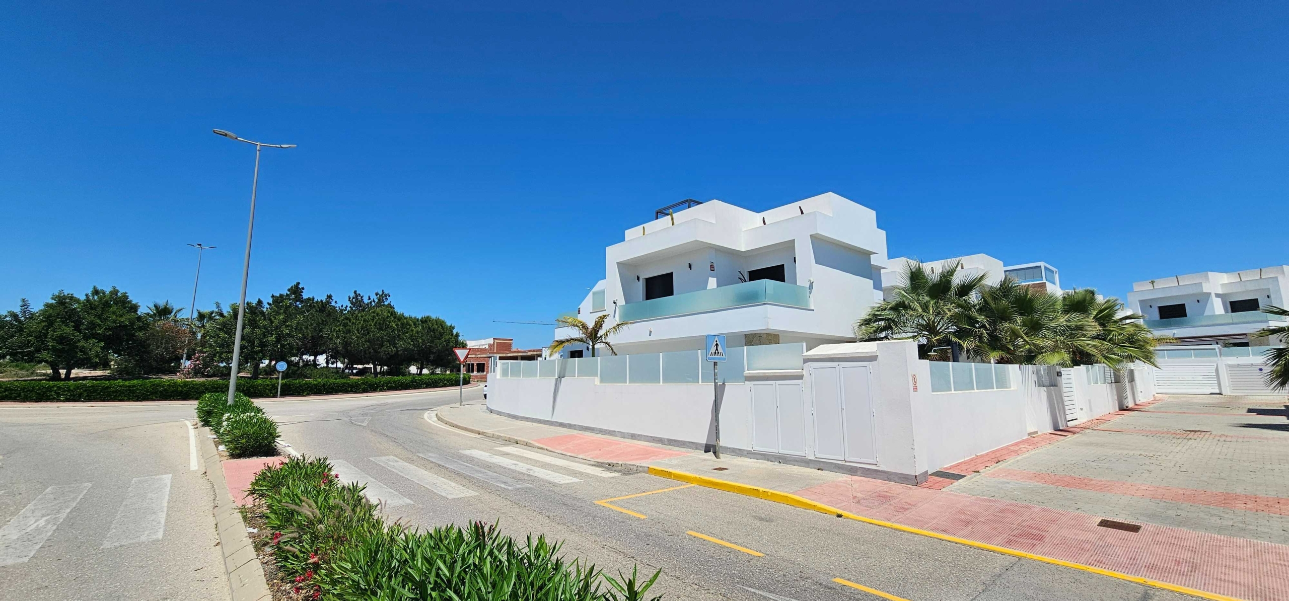 Luxury Corner Villa with Private Pool and Panoramic Solarium in Los Montesinos