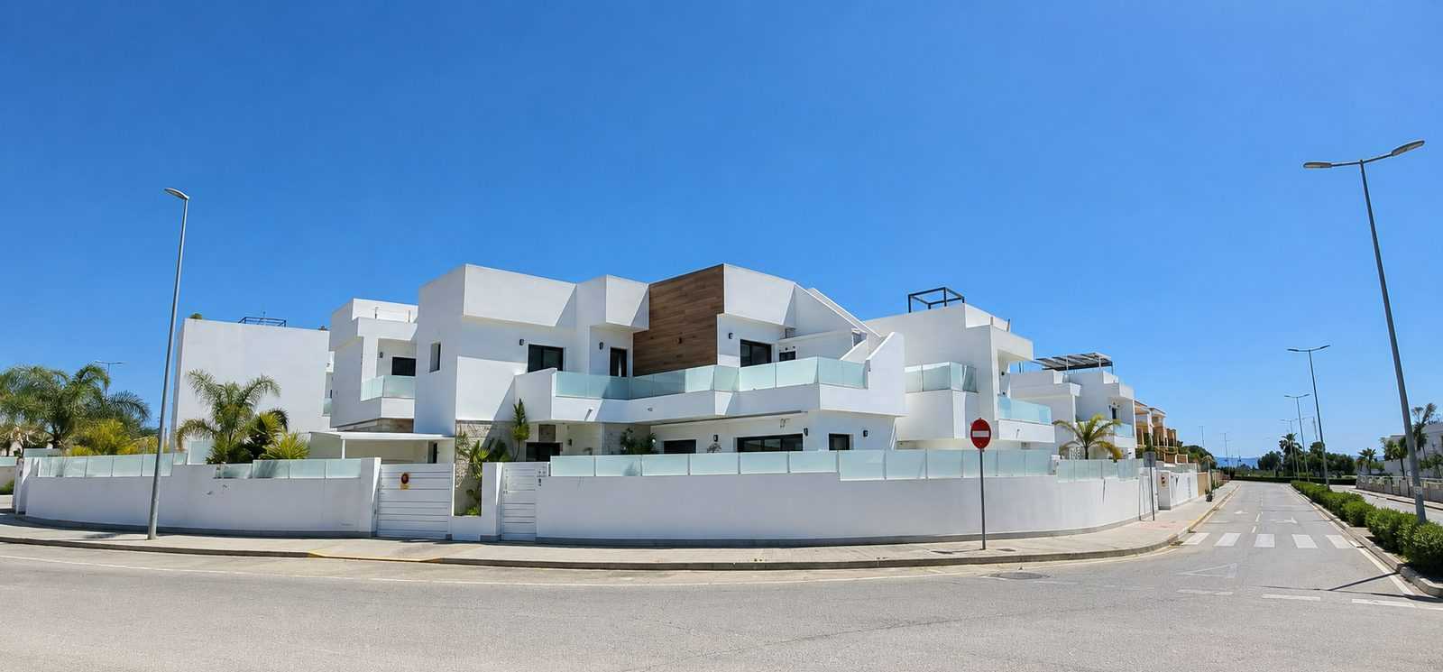 Luxury Corner Villa with Private Pool and Panoramic Solarium in Los Montesinos