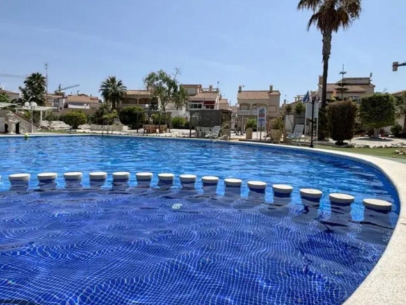 Detached Villa with Private Saltwater Pool in Lake Area Los Almendros