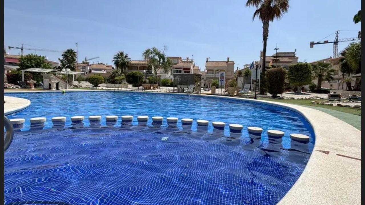 Detached Villa with Private Saltwater Pool in Lake Area Los Almendros