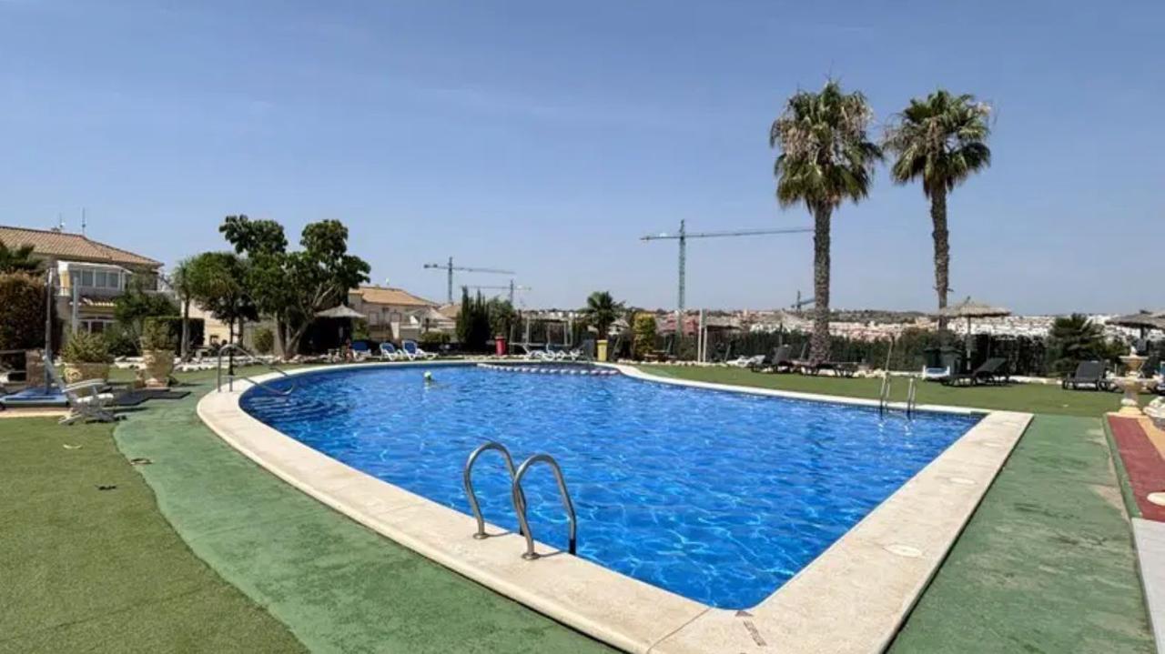 Detached Villa with Private Saltwater Pool in Lake Area Los Almendros