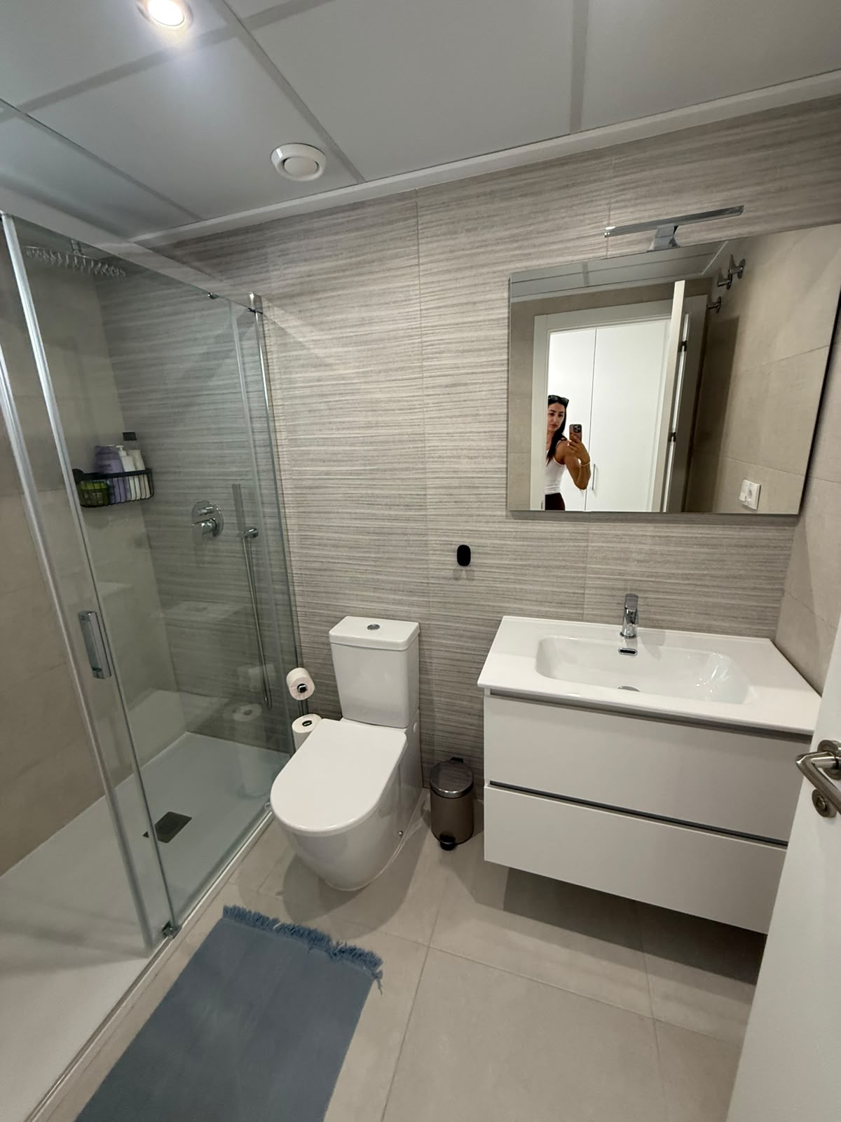 Modern Luxury Apartment with Sea Views and Glass-Enclosed Terrace in Villamartín