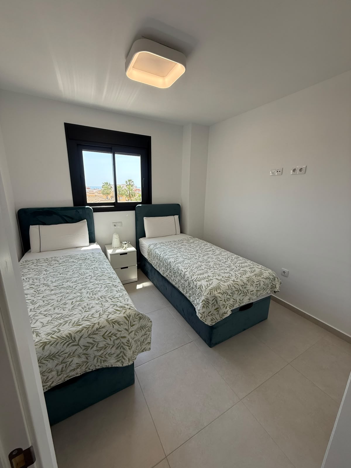 Modern Luxury Apartment with Sea Views and Glass-Enclosed Terrace in Villamartín