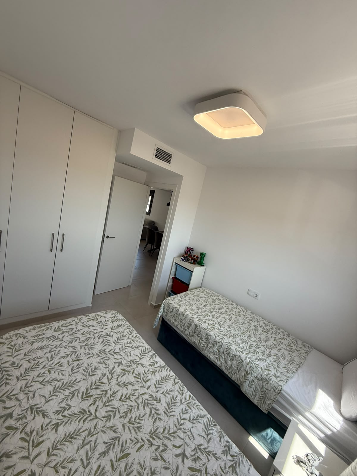 Modern Luxury Apartment with Sea Views and Glass-Enclosed Terrace in Villamartín