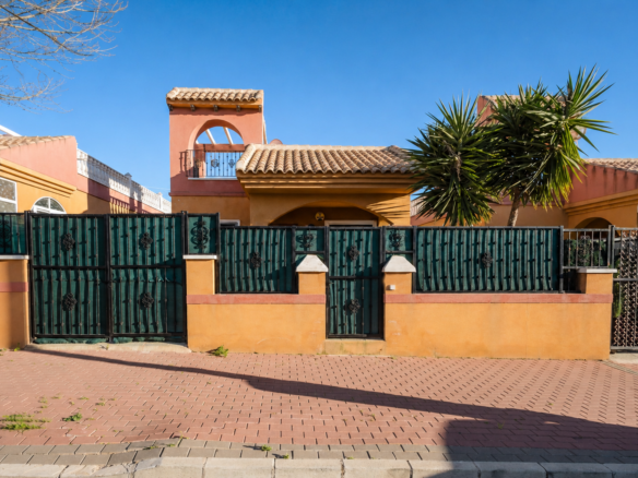 Villa for Sale in Torrevieja, Alicante