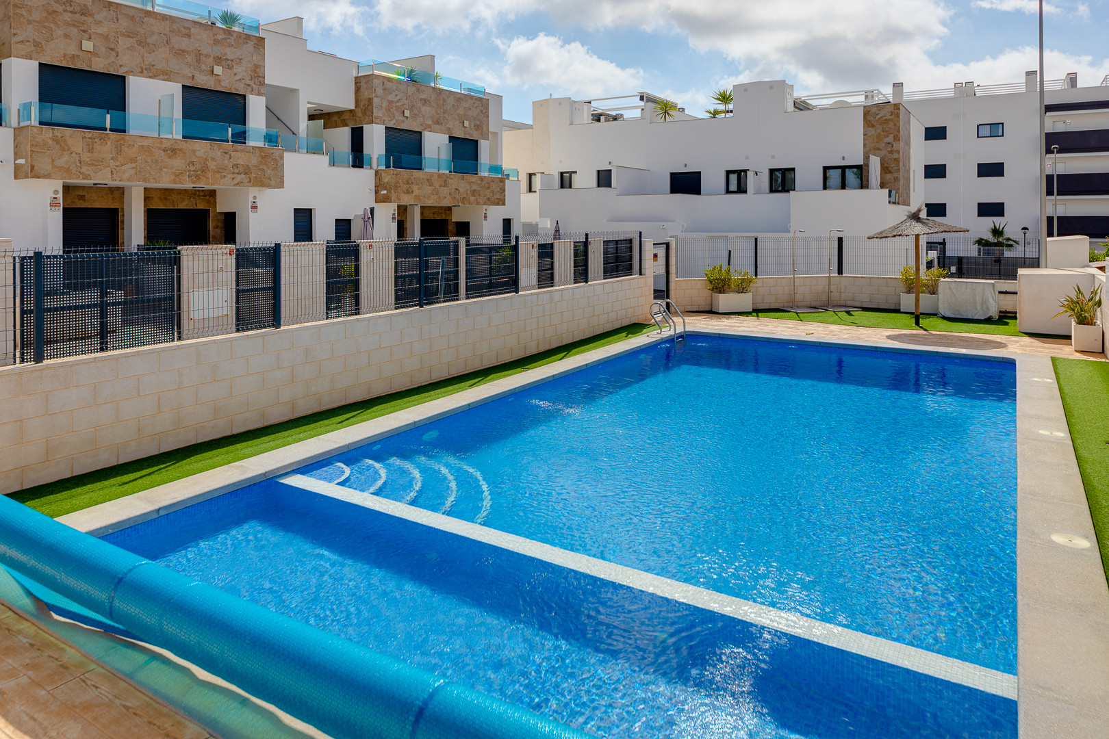 Town House for Sale in Villamartin, Alicante