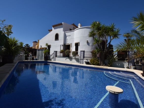 Villa for Sale in Algorfa, Alicante
