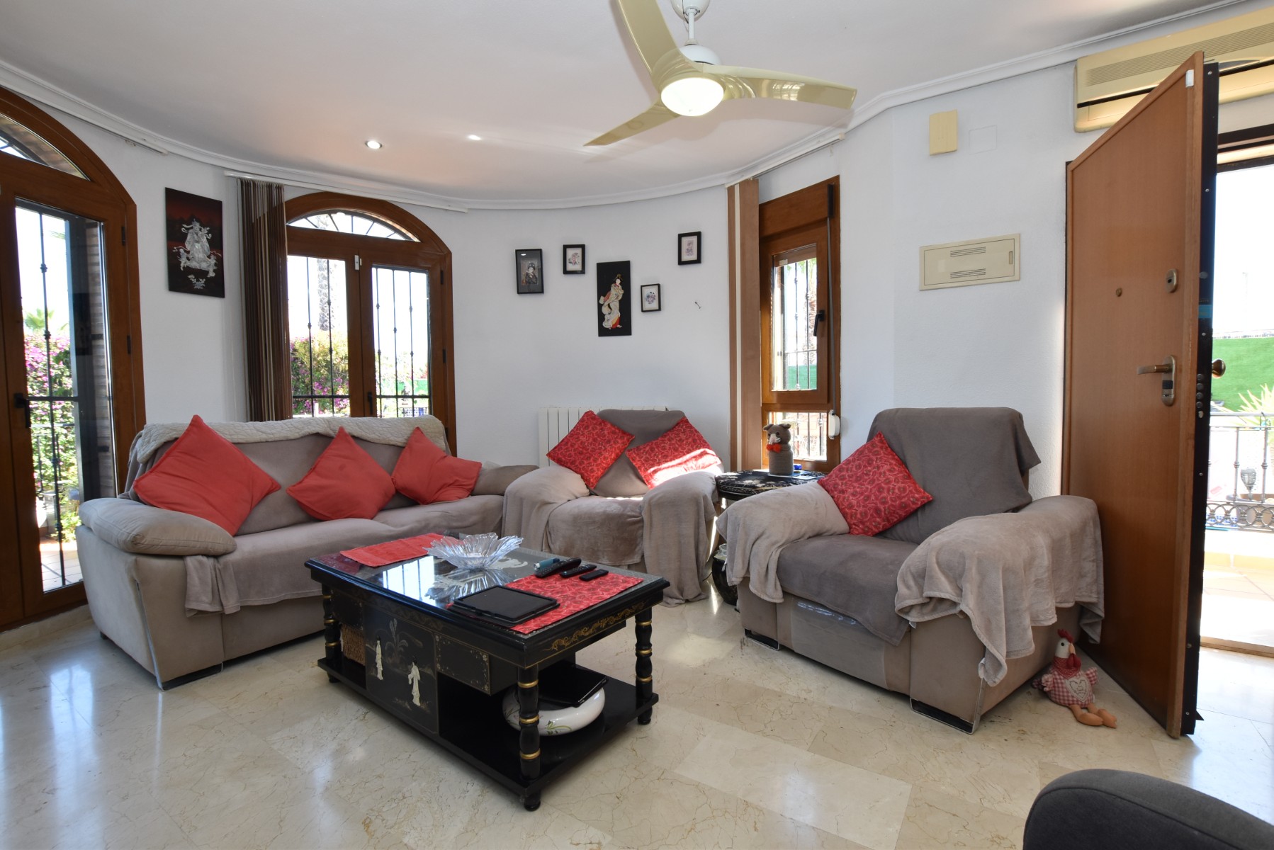 Villa for Sale in Algorfa, Alicante
