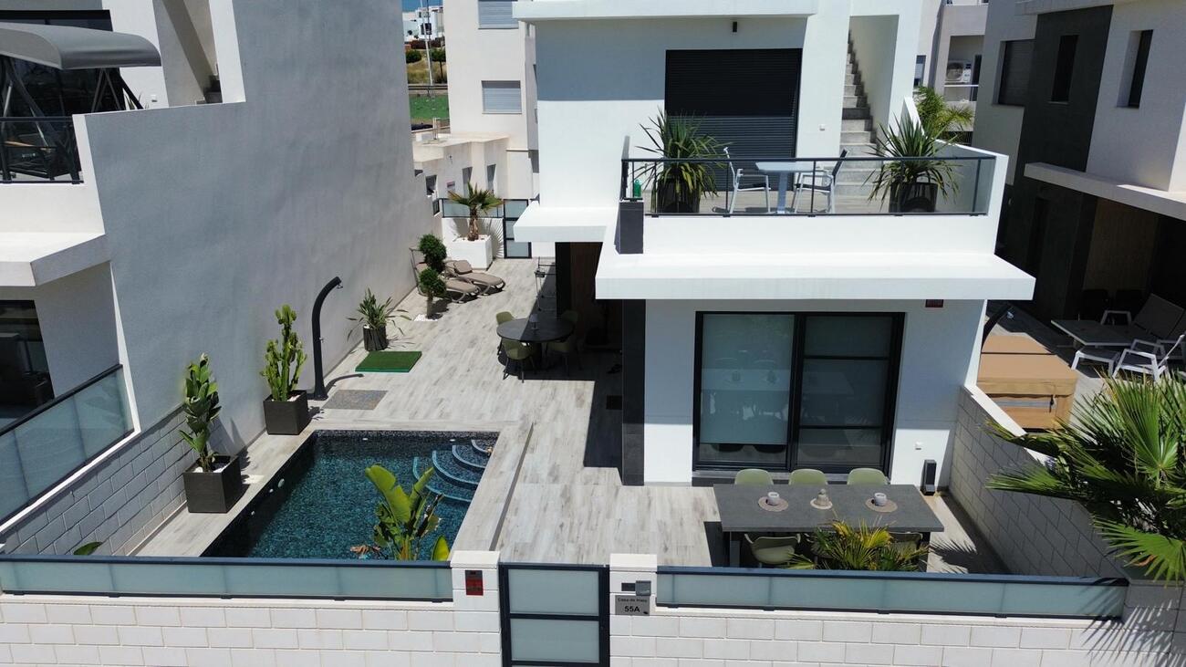 Villa for Sale in Benijofar, Alicante