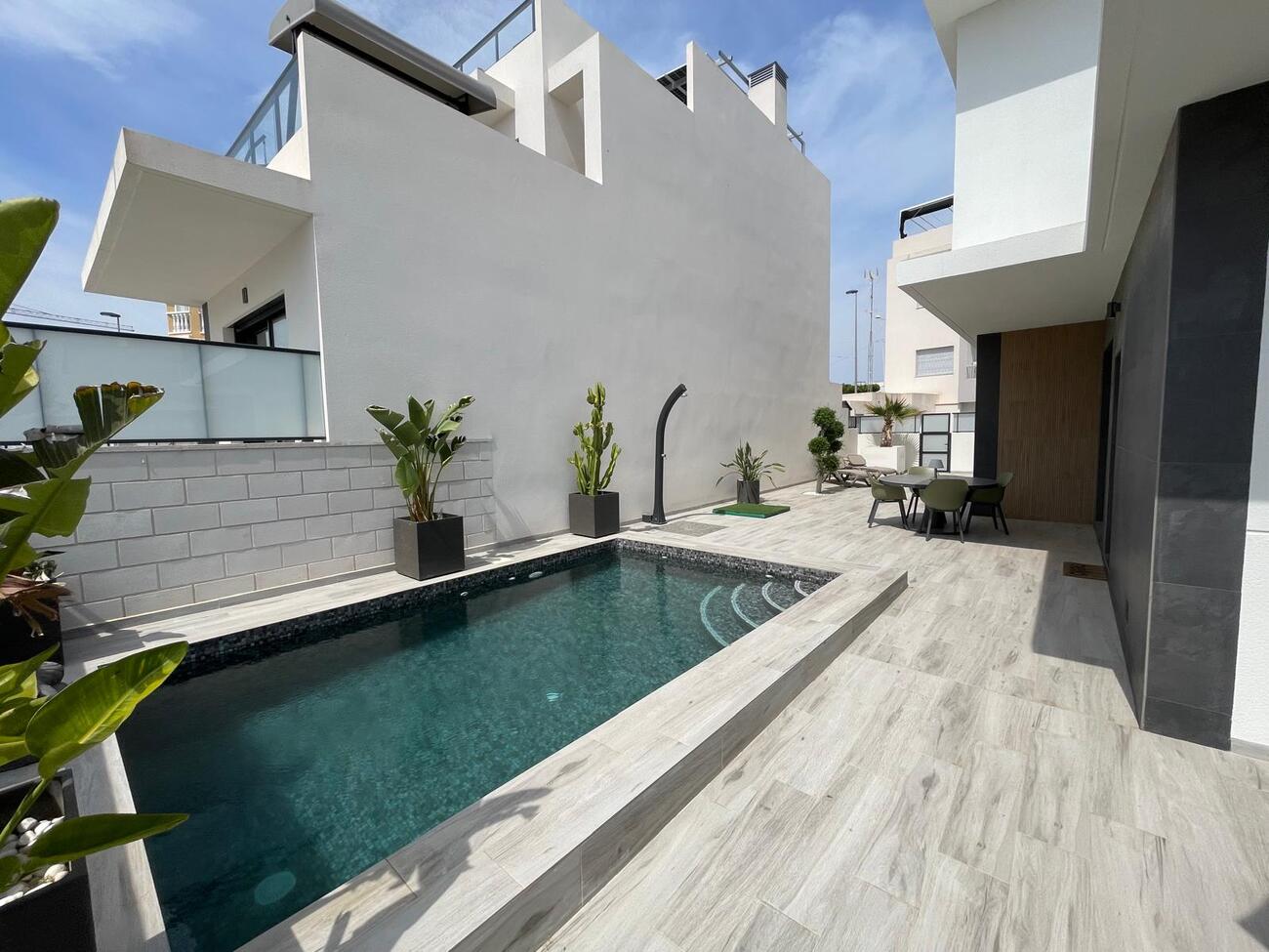 Villa for Sale in Benijofar, Alicante