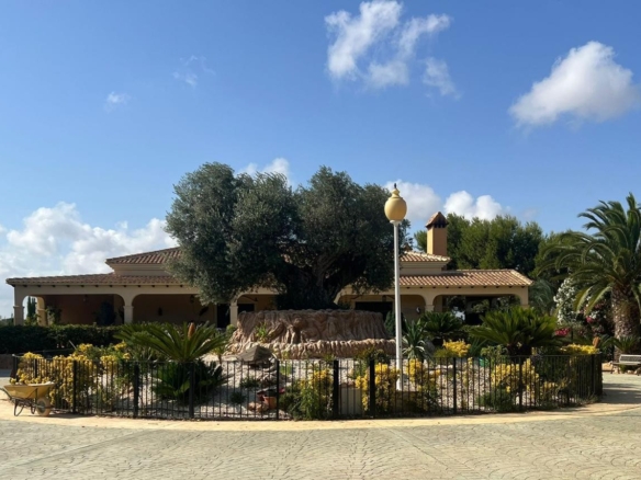 Luxury Mediterranean Estate with Private Orchard in Valverde, Elche