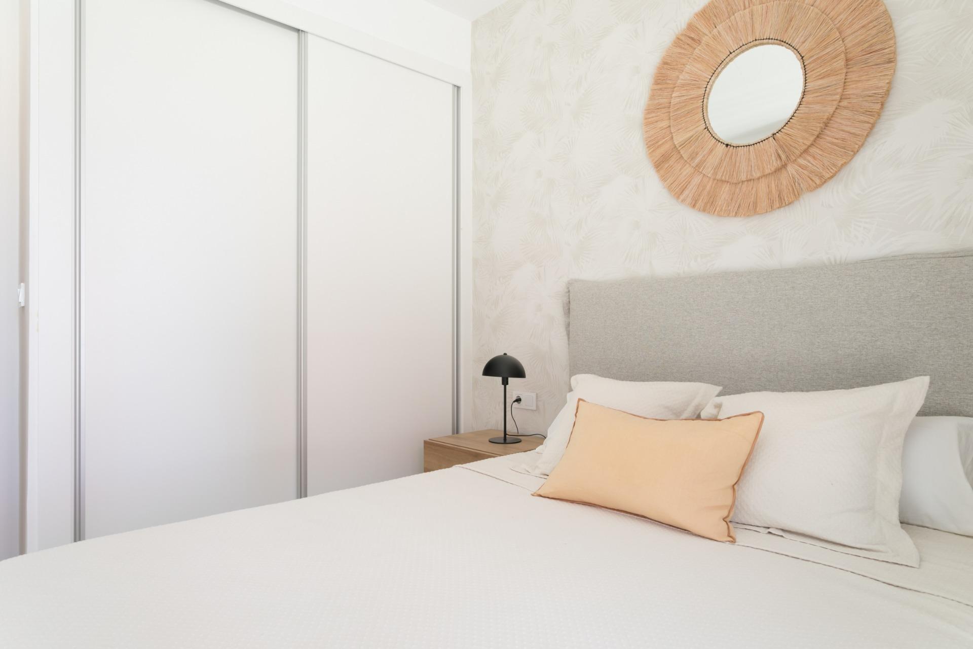 NEW BUILD GATED URBANIZATION IN TORREVIEJA ONLY 700M FROM THE BEACH