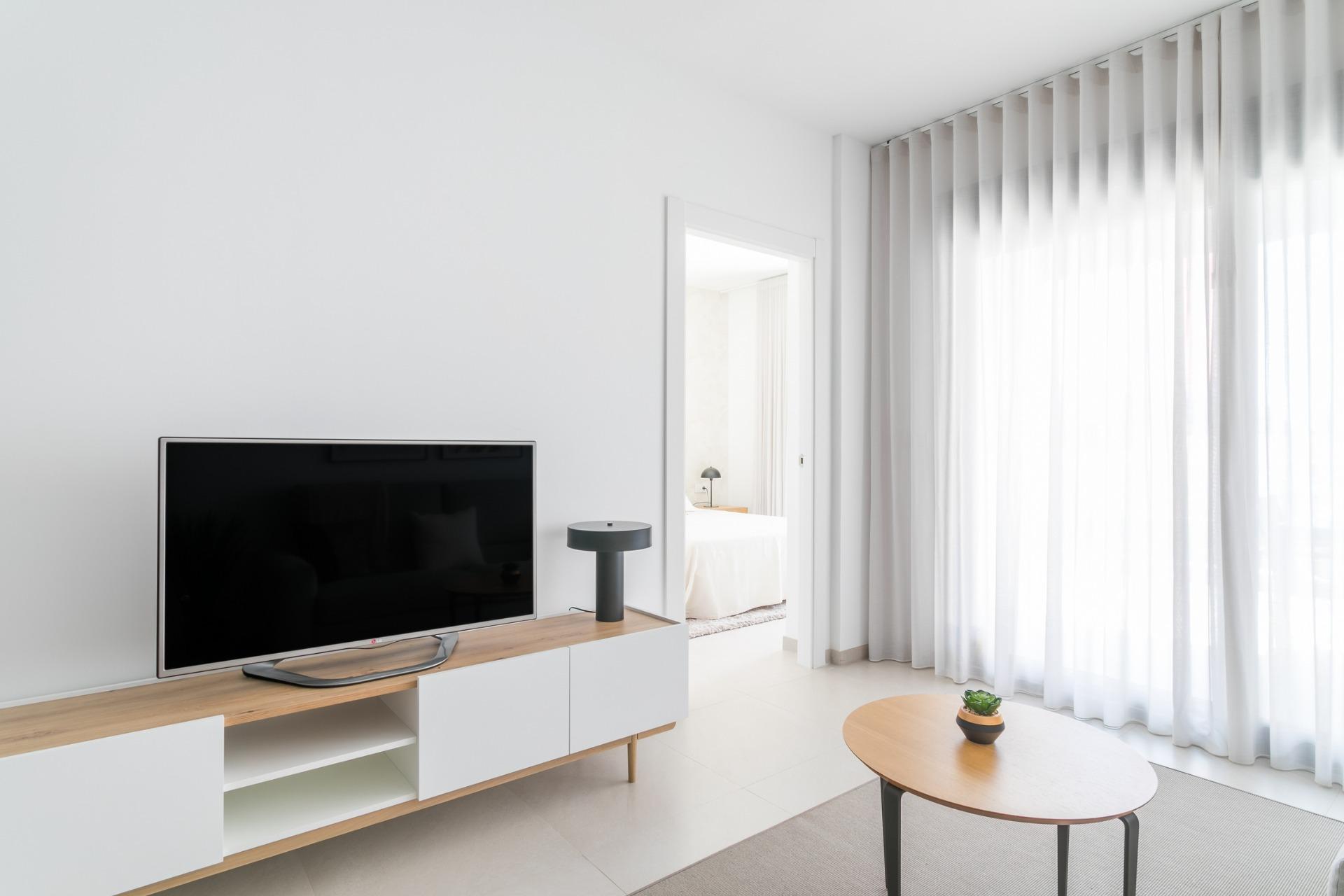 NEW BUILD GATED URBANIZATION IN TORREVIEJA ONLY 700M FROM THE BEACH