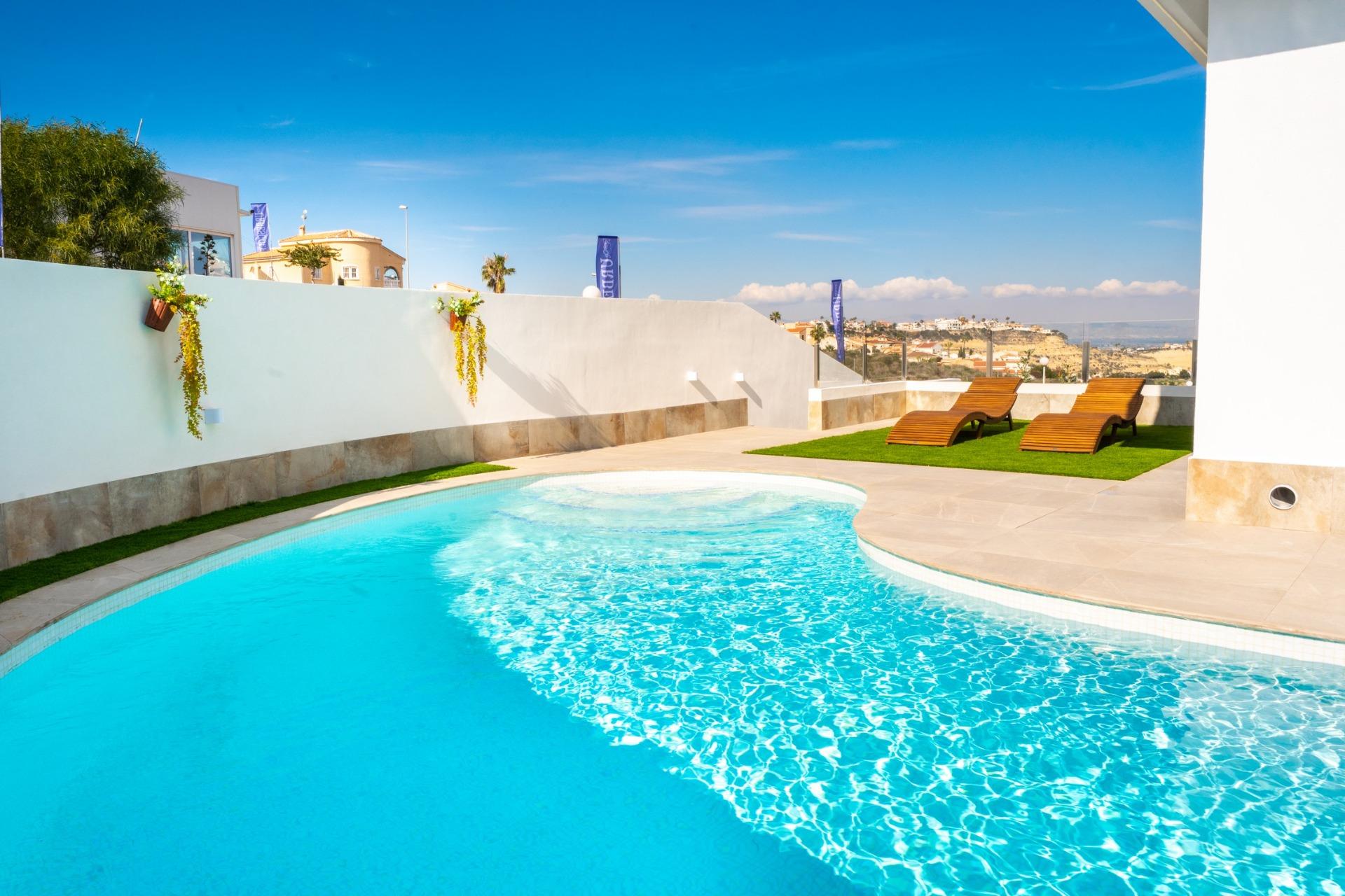 BEAUTIFUL BIG VILLA WITH VIEWS TO THE GOLF COURSE “LA MARQUESA”!