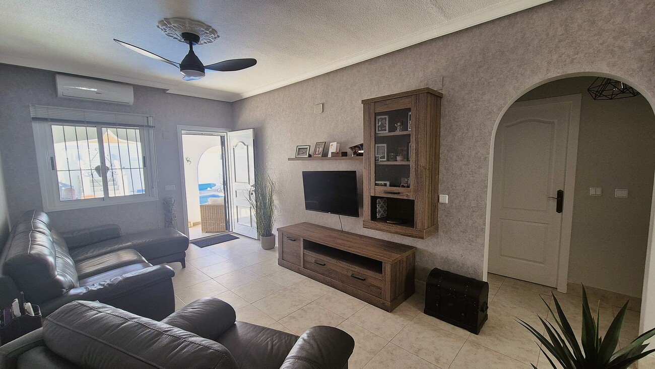 Semi Detached for Sale in Villamartin, Alicante
