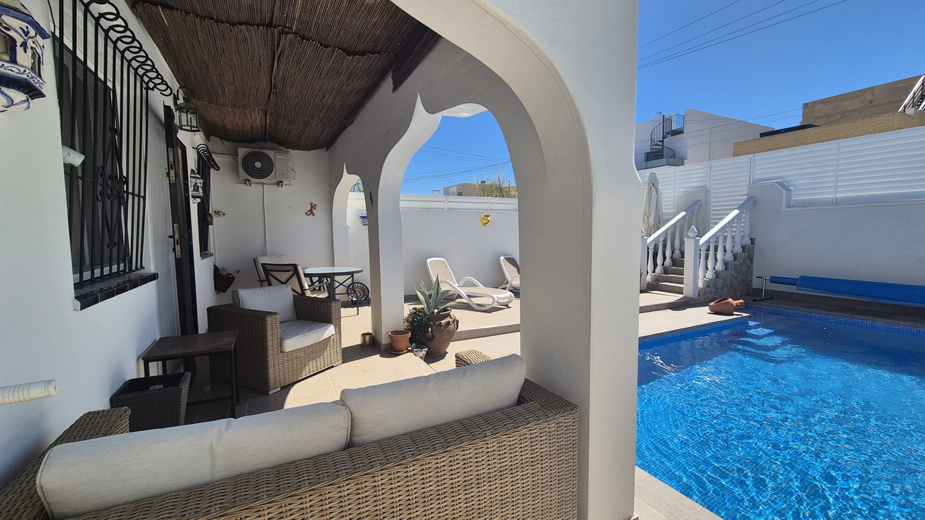 Semi Detached for Sale in Villamartin, Alicante