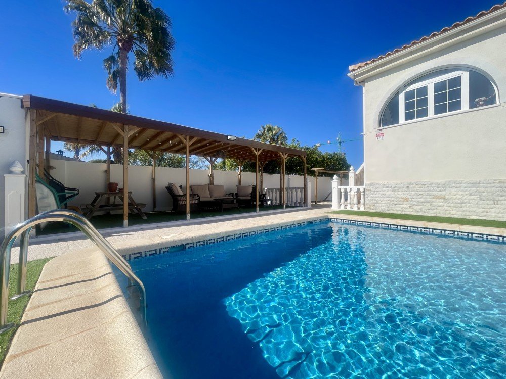 Villa for Sale in Urb. La Marina, Alicante