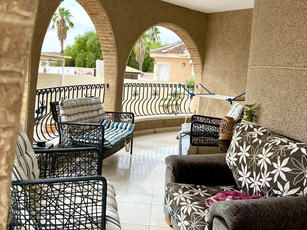 Villa for Sale in Benijofar, Alicante