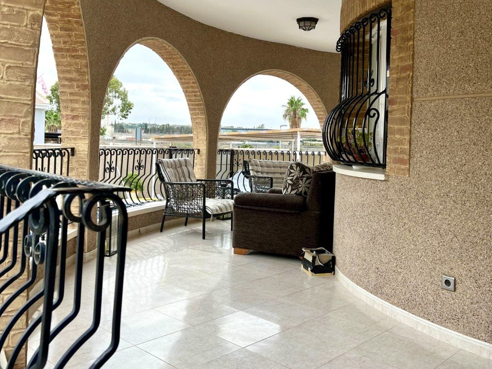 Villa for Sale in Benijofar, Alicante
