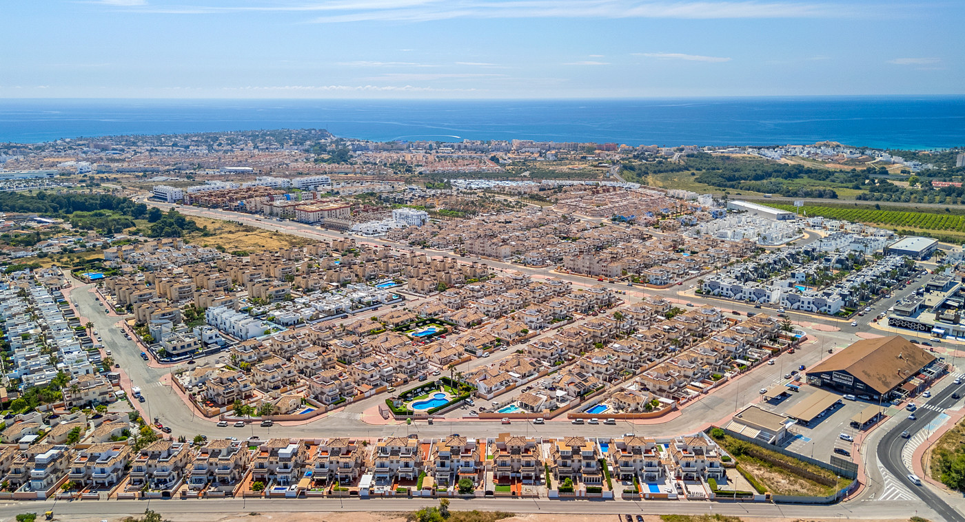 Quad House for Sale in Cabo Roig, Alicante